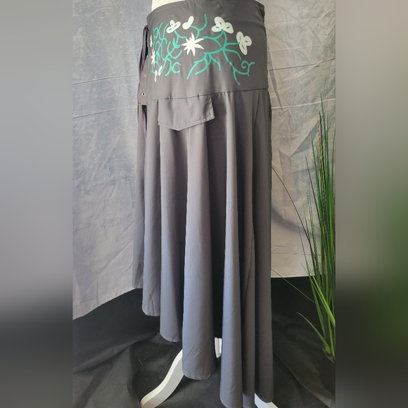 Women's skirt - Picture 2 of 7